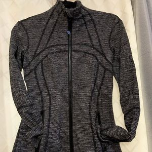 Lululemon sit-up jacket size 4 no sign of wear